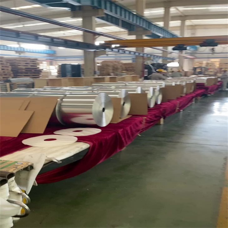 Lá nhôm trong cuộn Jumbo